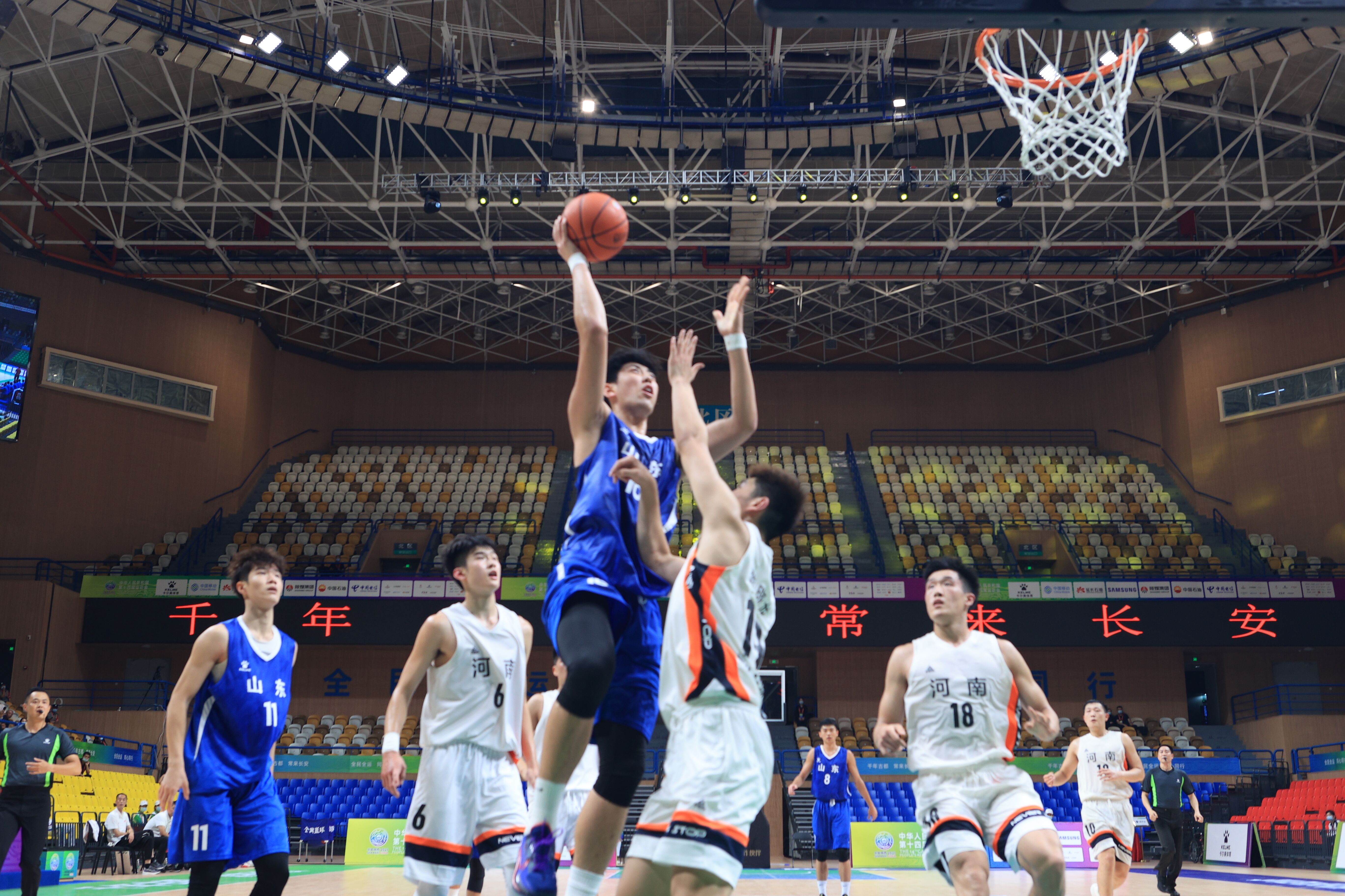 新领袖就位！欧冠马德里德比皇马2巨星高下立判.